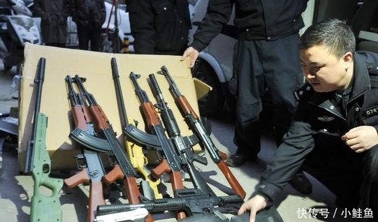 酷爱|小伙酷爱“吃鸡”, 买全套仿真枪, 可是AWM一枪没开就被捕入狱