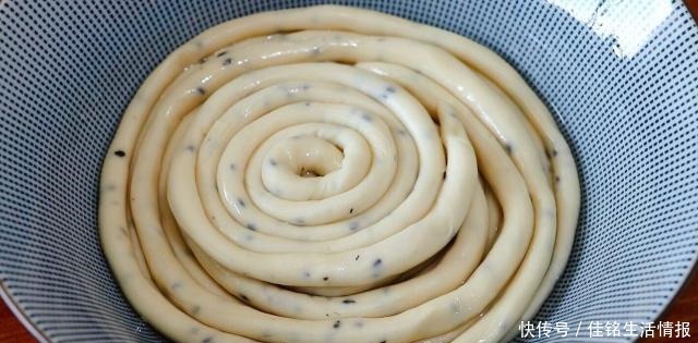 详细|想吃馓子不用买,教你详细做法和比例,咸香酥脆,小时候的味道