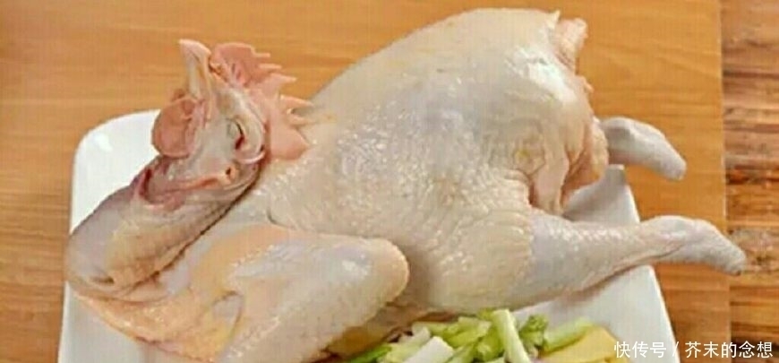 姜葱|粤菜40年大厨煮白切鸡,不只放姜葱,放两粒它,鸡皮自动变黄