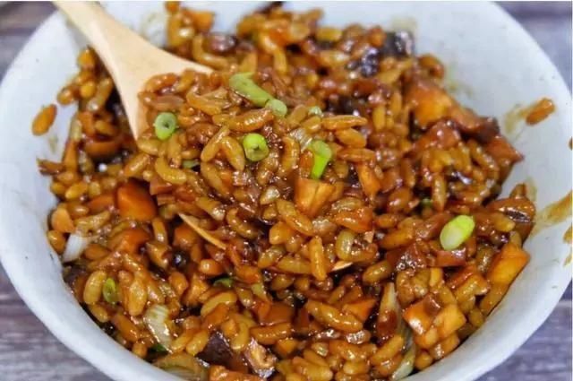 煮到浓稠|剩米饭不要再做炒饭了，教你做更好吃的烩饭，好吃到舔盘