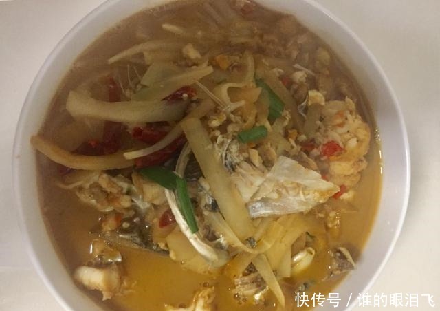 加上|天凉了,我们乡下人喜欢用白鲢鱼加上它炖,端上桌再多也要吃完