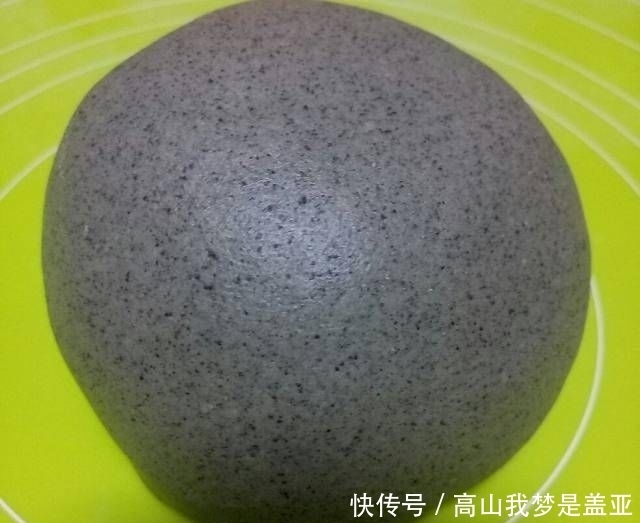 黑芝麻酱|黑芝麻双色馒头,又甜又软,5顿饭还不够!