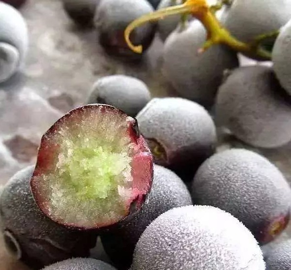  杨梅|热天，7种水果别急着吃，冻一冻更美味，网友比冰淇淋还要好吃