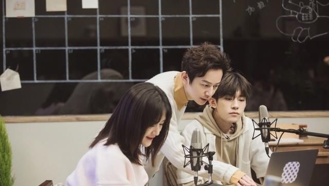  家族|吴昕在节目中下厨，虽然动作生疏，但是快乐家族其他人的反应却