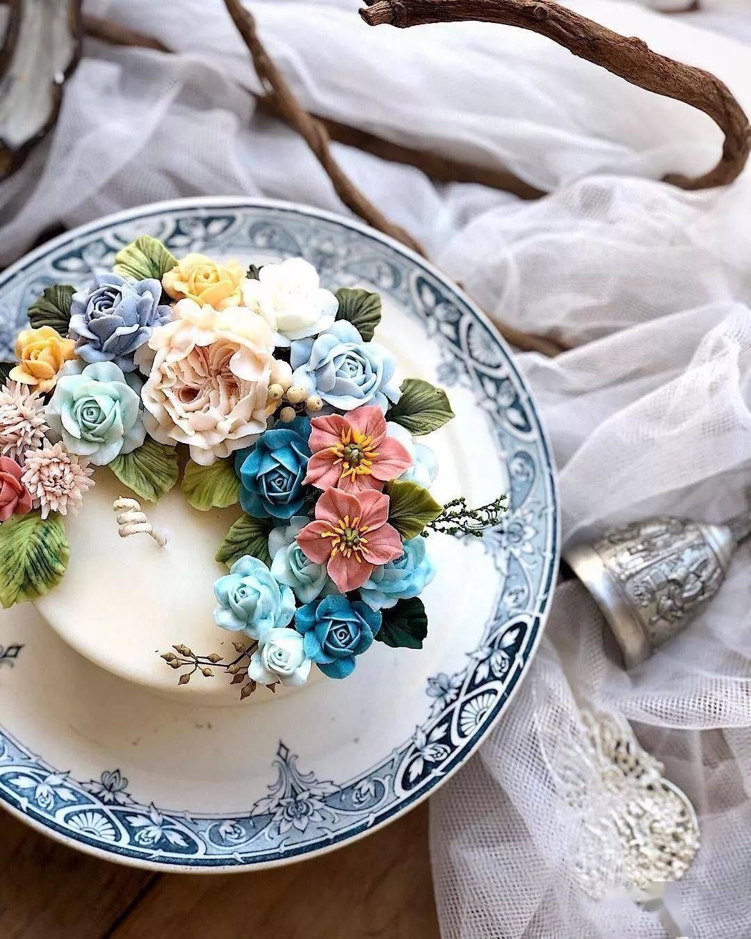 包袱蛋糕|脑洞太大韩国小姐姐晒神秘蛋糕,引百万粉丝每天催更太美了,每一张都让我流口水…