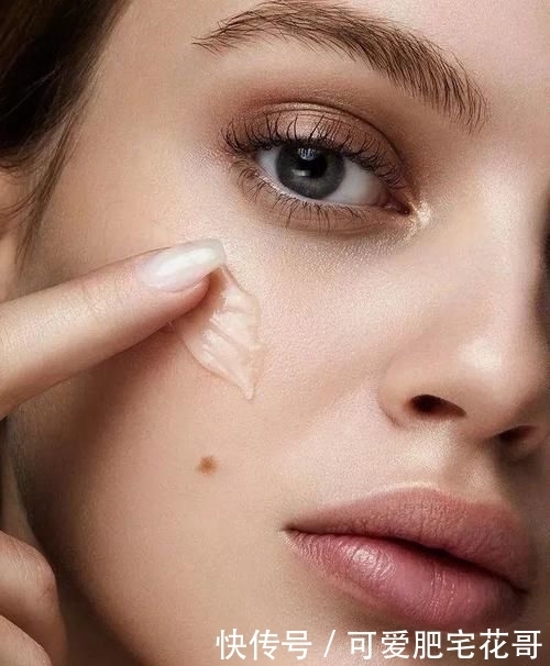  皮肤|常戴口罩一不小心惹上痘痘和起皮？打响紧急护肤战！