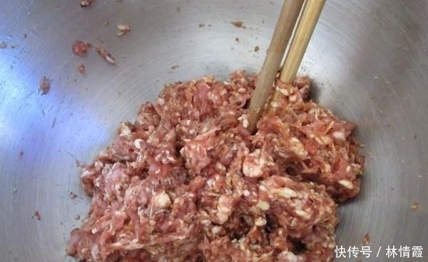 绞肉|翡翠羊肉烧麦，鲜肉汤，满嘴油香