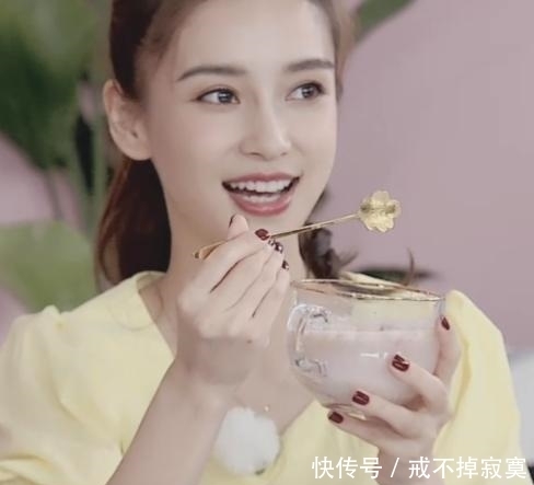  真绝了|baby光脚站体重秤上，我却关注她脚上纹身，图案真绝了