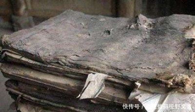 送来|退休教师无意翻出祖传家谱, 揭开显赫身世, 专家送来锦旗