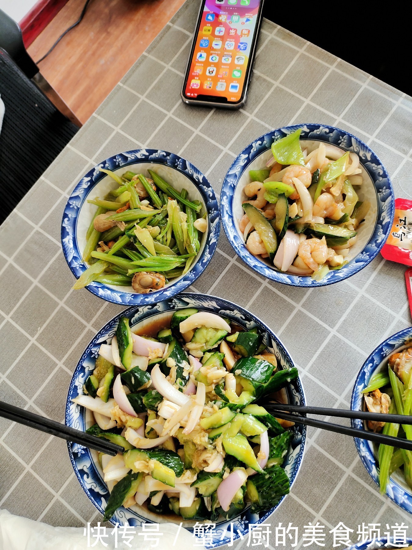 羡慕|家三口晚餐晒朋友圈火了,简单营养不浪费,网友:真羡慕