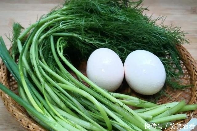 出锅|茴香别只会包饺子,加它一起炒,出锅比肉还香,隔壁小孩都馋哭了