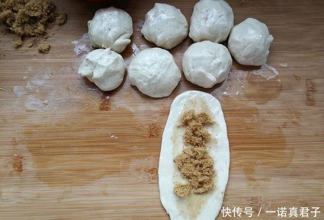不用|想吃烧饼不用买,没有烤箱也能做,煎一煎凉了也不发硬