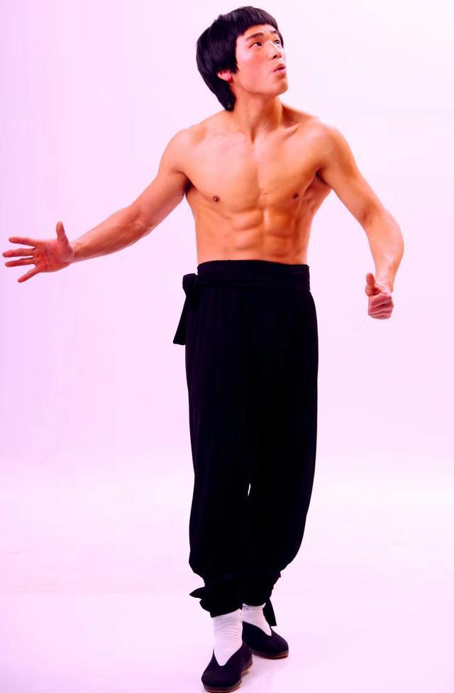  太弱|现代李小龙喊话吴亦凡：你太懒身体太弱，刘亦菲也不和你谈恋爱