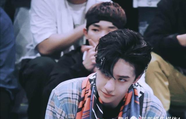 王一博|张萌化身迷妹为王一博打call,玩转街舞的他舞蹈水平在圈内如何?