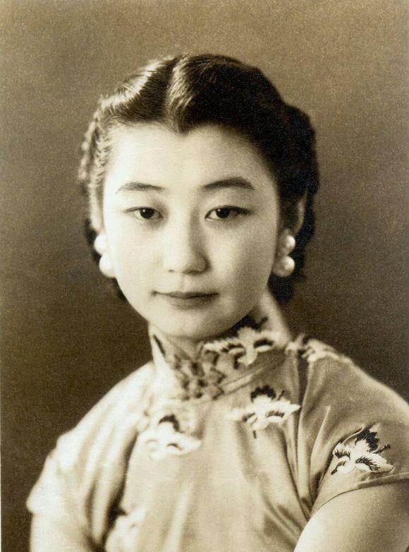  痴恋|晚清最美的格格，痴恋溥仪终身未嫁，溥仪病死前用七个字评价她，字字诛心