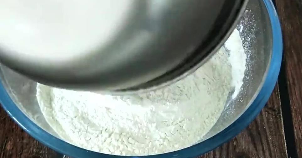 好吃|分享发面大饼的好吃做法,外皮酥脆,蛋香十足,老人孩子都爱吃