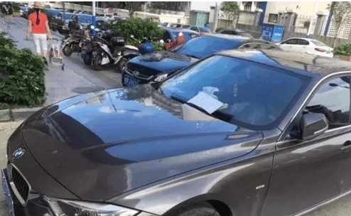 上班|男子不小心刮宝马车留下了一张纸条 车主感动称: 来我这里上班