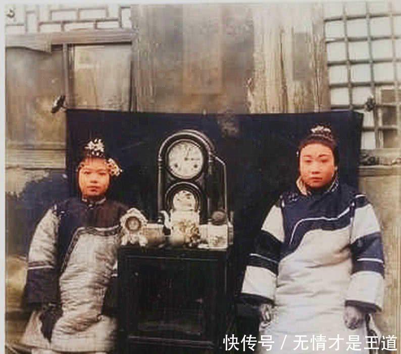 个个|清朝女子老照片个个体型富态,图二女子背着丈夫抽大烟!