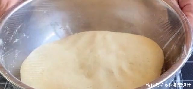 松软|山药别炒的吃了，加2个鸡蛋教你做养胃小饼，松软香甜凉了也不硬