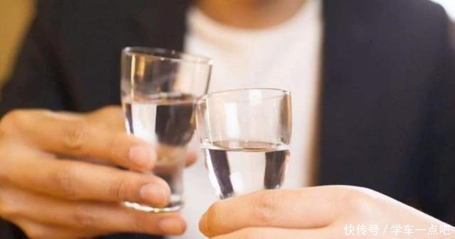 重用|和领导喝酒不知说啥几句“敬酒金句”教给你,领导不重用你都难