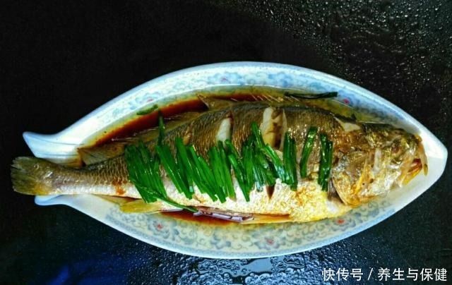 饭店|清蒸鱼时,这些窍门掌握了,肉质鲜嫩无腥,比饭店还美味