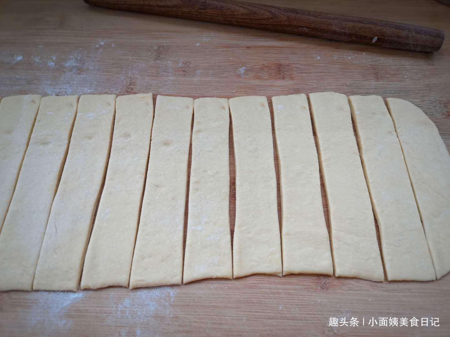 全错|炸油条用泡打粉、小苏打全错,油条店老板教你正确做法,金黄酥脆