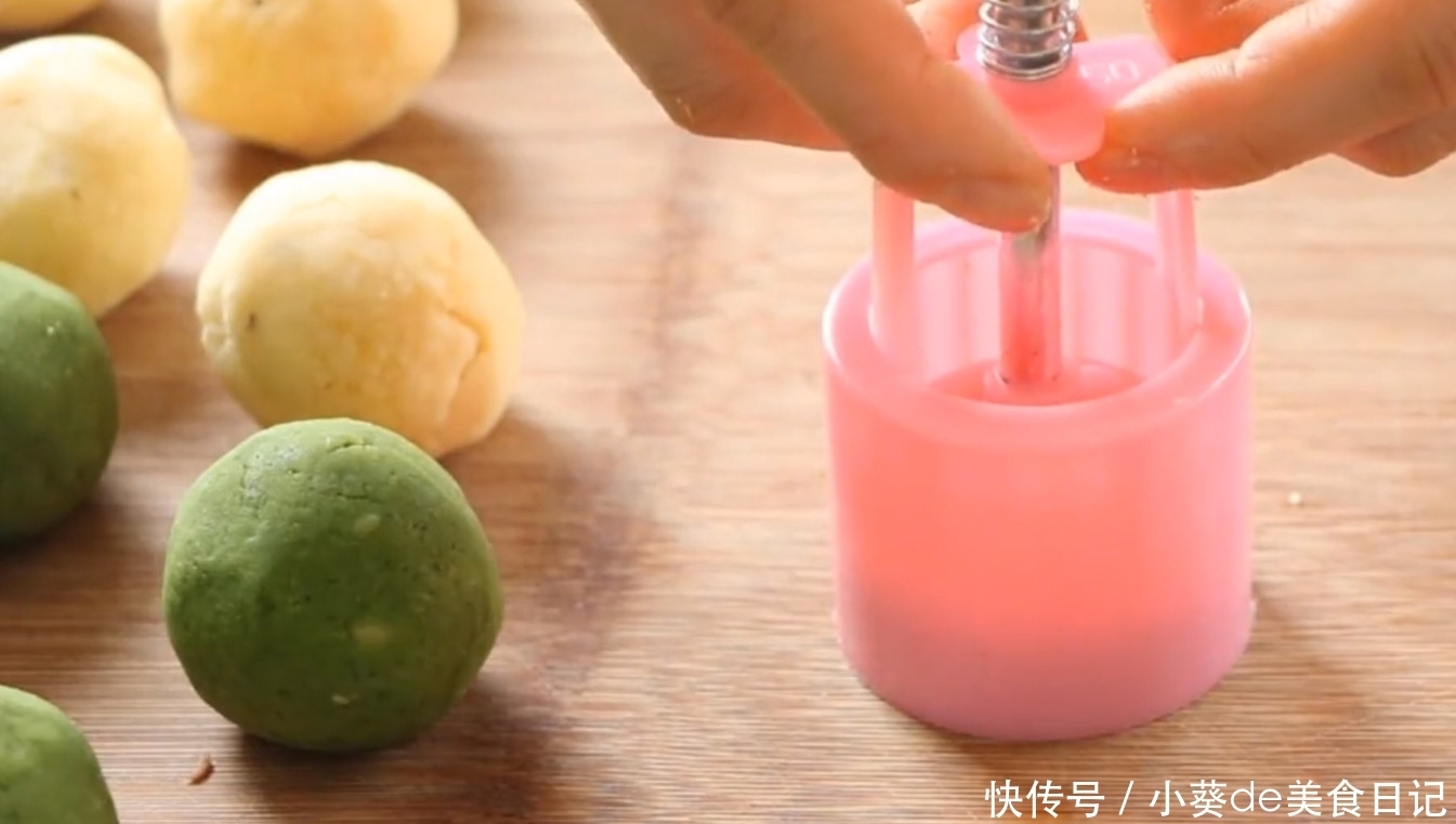 低油|绿豆糕简单做,低油低脂,绵软香糯,适合夏天吃的清热小点心