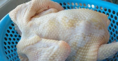 客家|做白切鸡是蒸还是水煮?教你客家正宗做法,2种蘸料,吃着最美味