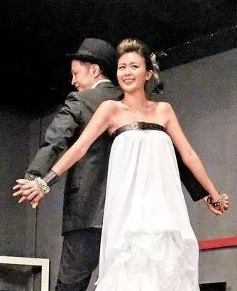  童星|她是香港“最火童星”，黄家驹、张国荣的“妹妹”，现在怎样了