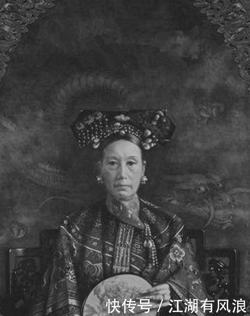  慈禧|慈禧罕见老照片：眼神咄咄逼人让人不寒而栗，最后一张是她40岁前
