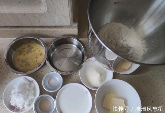  秒杀|「港式酥皮菠萝包」的做法+配方，外皮酥脆，内里松软，秒杀餐厅