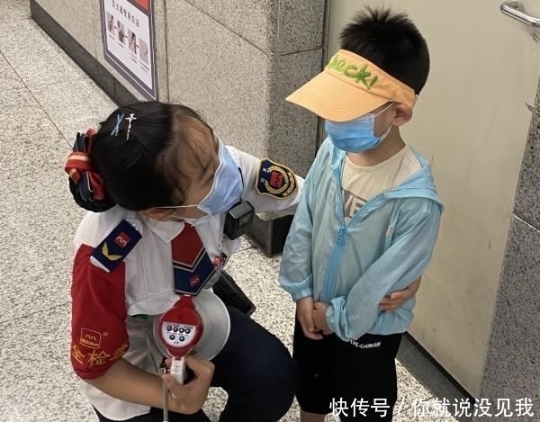  贪玩|贪玩幼童地铁站内走失吓坏爸爸......