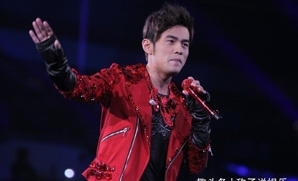 王一博 剧粉狂欢!肖战被曝加盟芒果台跨年晚会,与王一博时隔数月再同框