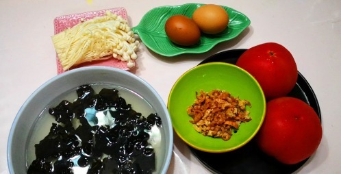 饺子|西红柿包饺子,原来这么好吃,调馅有秘诀,比肉饺子更香更好吃