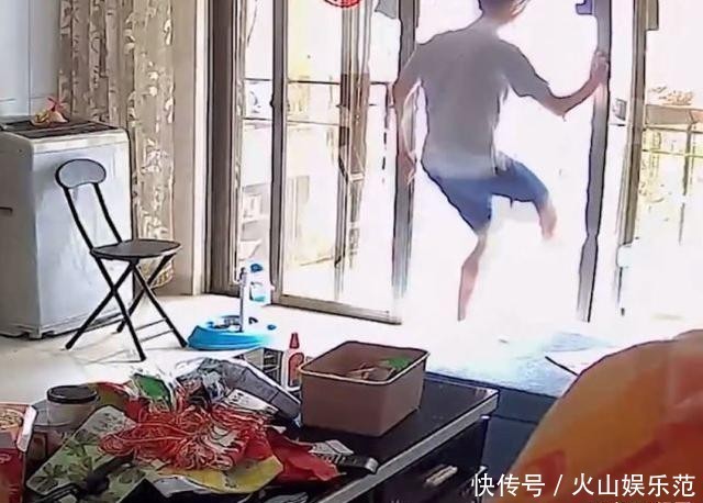 不配|研究生借宿朋友家把狗虐成重伤！女主哭诉：你不配接受教育！