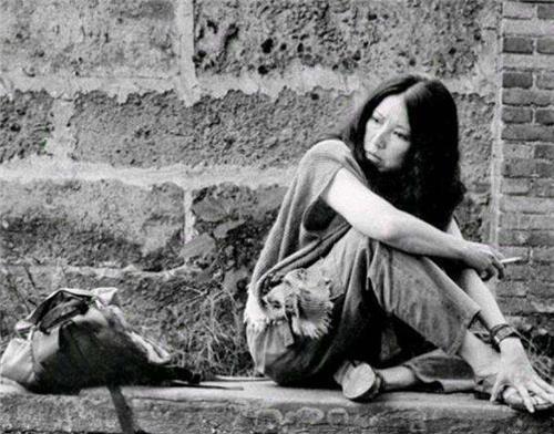 爱情|记者花5年重访三毛之路,质疑三毛和荷西爱情造假,到底谁在说谎