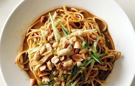 凉拌面|调芝麻酱时,有人用水,有人用油,都不对大厨教你正确做法