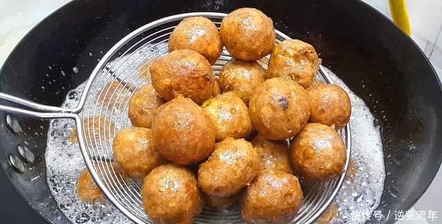 丸子|不管炸什么丸子,都别直接下锅,教你简单一做,过年5斤不够吃!