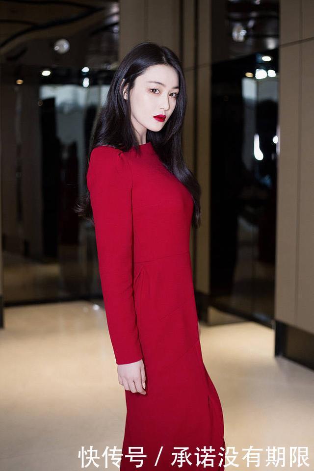 晚礼服|张馨予的长发自带古典气质，一袭长裙亮相，比短发更撩人