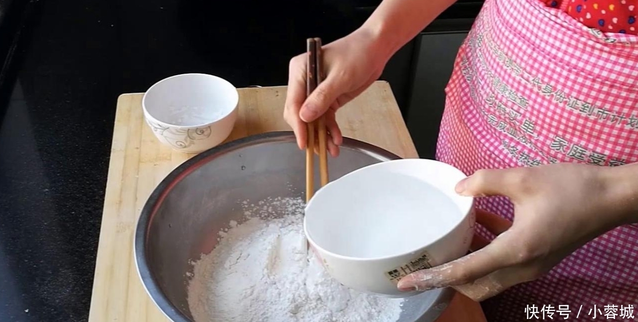 好吃|凉皮最简单快速的做法, 不和面, 不洗面, 爽滑筋道, 比买的还好吃