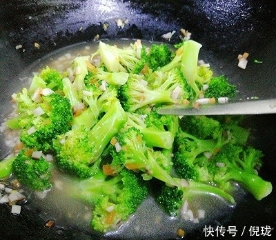 升级|#一道菜表白豆果美食# 水煮西兰花再升级，低脂少油更鲜美