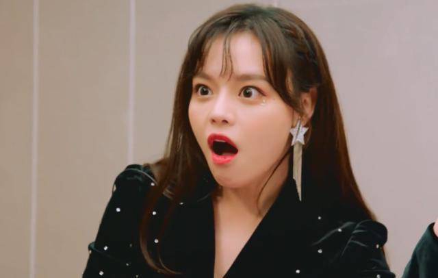 惊讶|宣布刘柏辛和华晨宇票数时,周深表情惊讶,毛不易的反应更真实