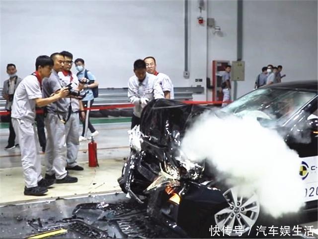 批发部|日产天籁在碰撞测试丢了大脸,发动机起火,五星批发部都救不了