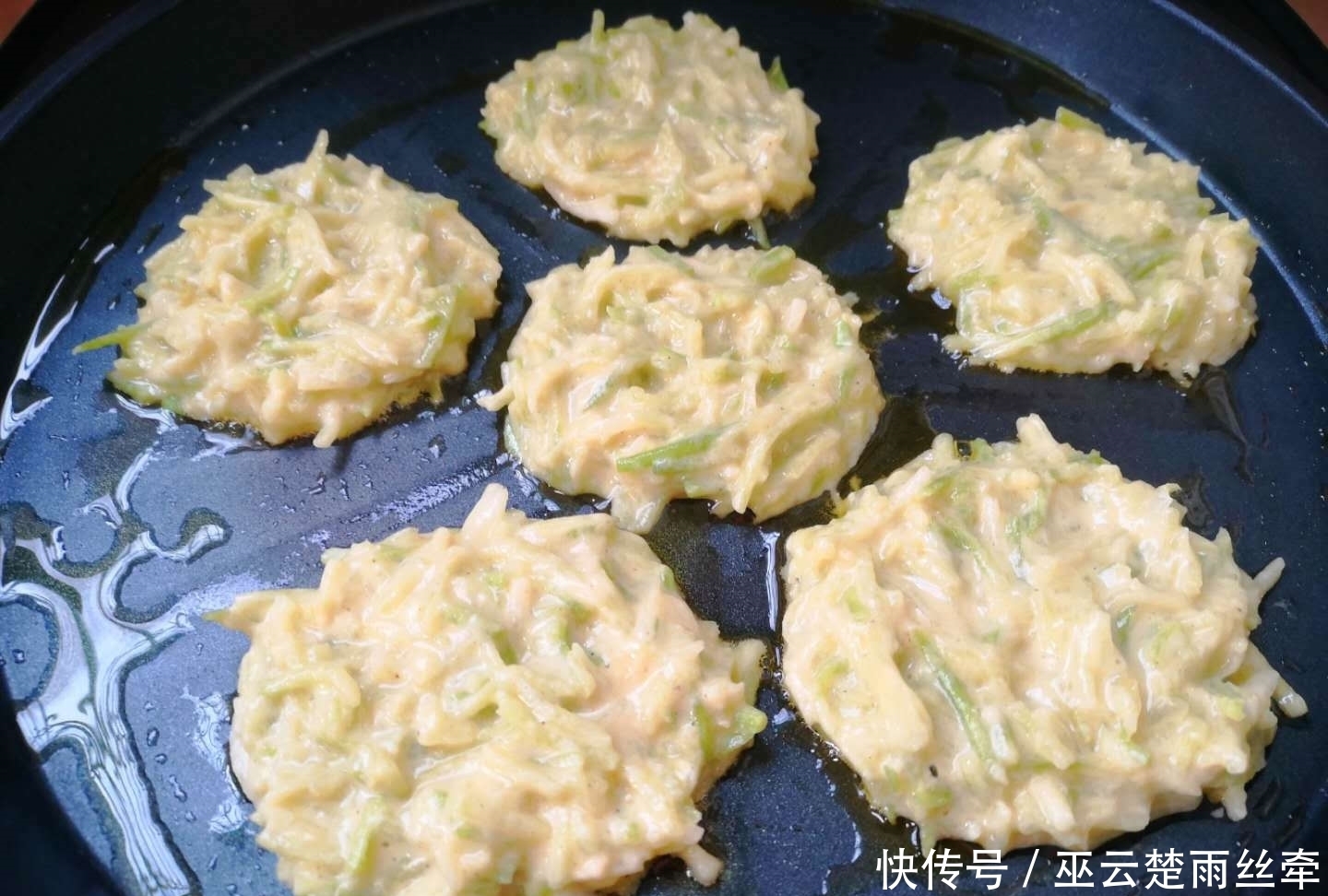 营养|春天多给孩子做这小饼吃,简单好吃,营养易吸收,孩子个头长得快