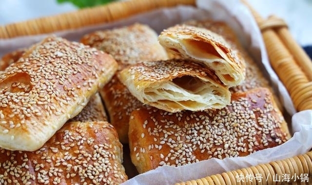 食材|家里有面粉试试新做法,层次多又酥脆,食材简单,做法一看就会