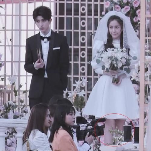  西装|蔡徐坤穿西装，杨颖穿婚纱，看不出有年龄差，而关晓彤又被坑了