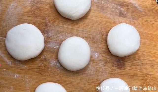 简单|天冷了多给家人吃它,5元做一锅,简单一烙好吃又营养,全家都爱