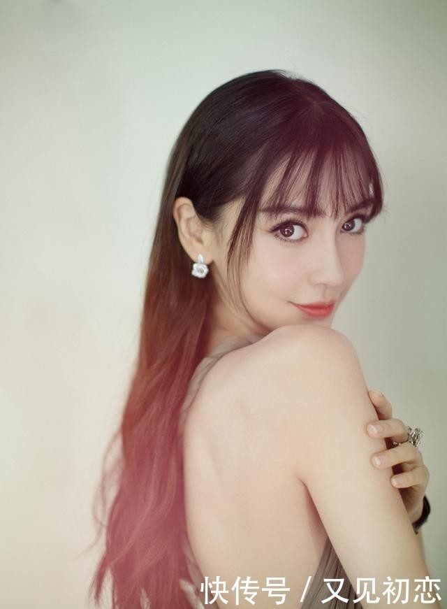 黄晓明|黄晓明怎么想?18岁Baby日本旧照曝光,在大街上豪放吃雪糕