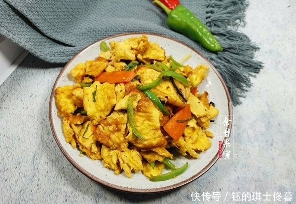 辣椒|这食物一个就10元，加点蔬菜蘑菇，炒一炒出锅，鲜香下饭