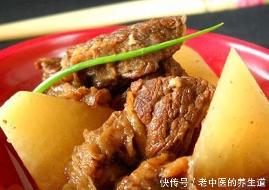 锅中加入|炖牛肉时,好久都煮不烂只要锅里“加味料”,牛肉软烂味道香